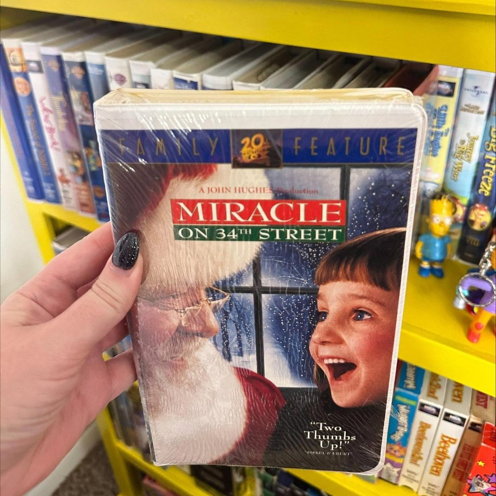 MIRACLE ON 34TH STREET (SEALED) VHS‎